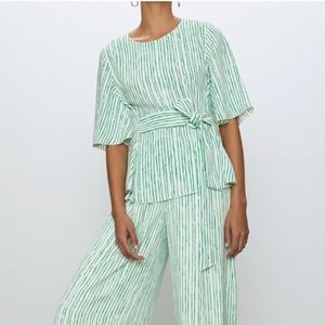 NEW Babaton coordinate set in green and white